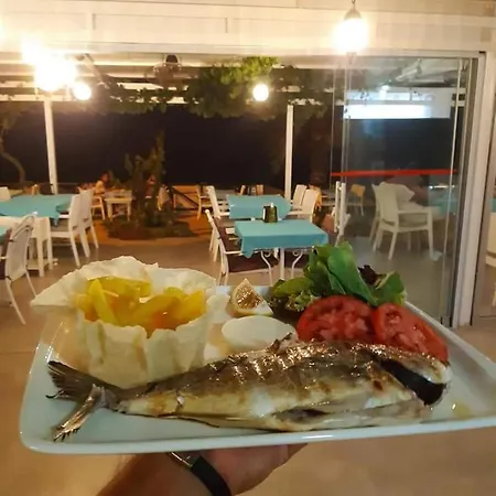 Oba 09 Restaurant-motel-beach Bed & Breakfast
