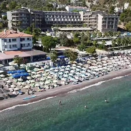 Oba 09 Restaurant-motel-beach B&B *