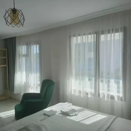 Oba 09 Restaurant-motel-beach B&B *